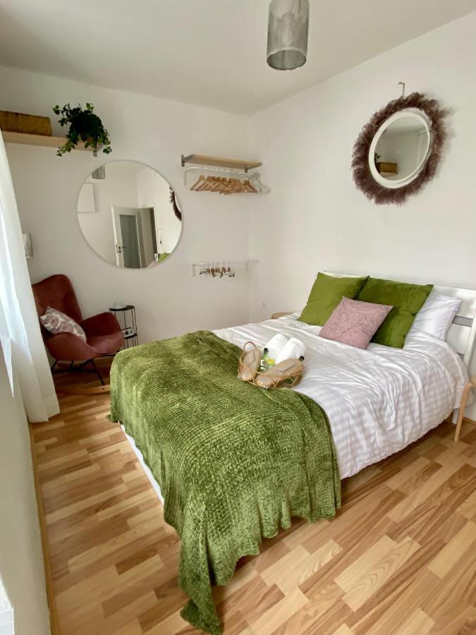 Stay In Aux, Feel At Home ! 2 Room Apartment Central Incl All You Need For 4 Person, 24H Check In, Pkw Parking Only Аугсбург Екстериор снимка
